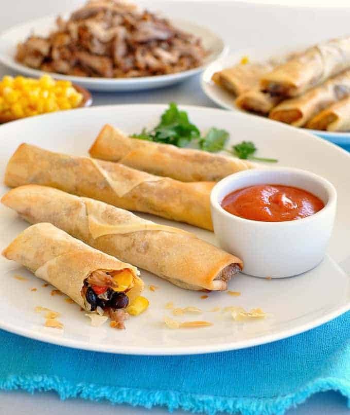 A great Mexican inspired appetizer, so easy to make and unbelievably delicious! #egg_roll #party #mexican #tex_mex