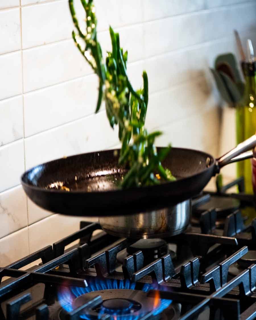 Cooking Garlic Sautéed Green Beans