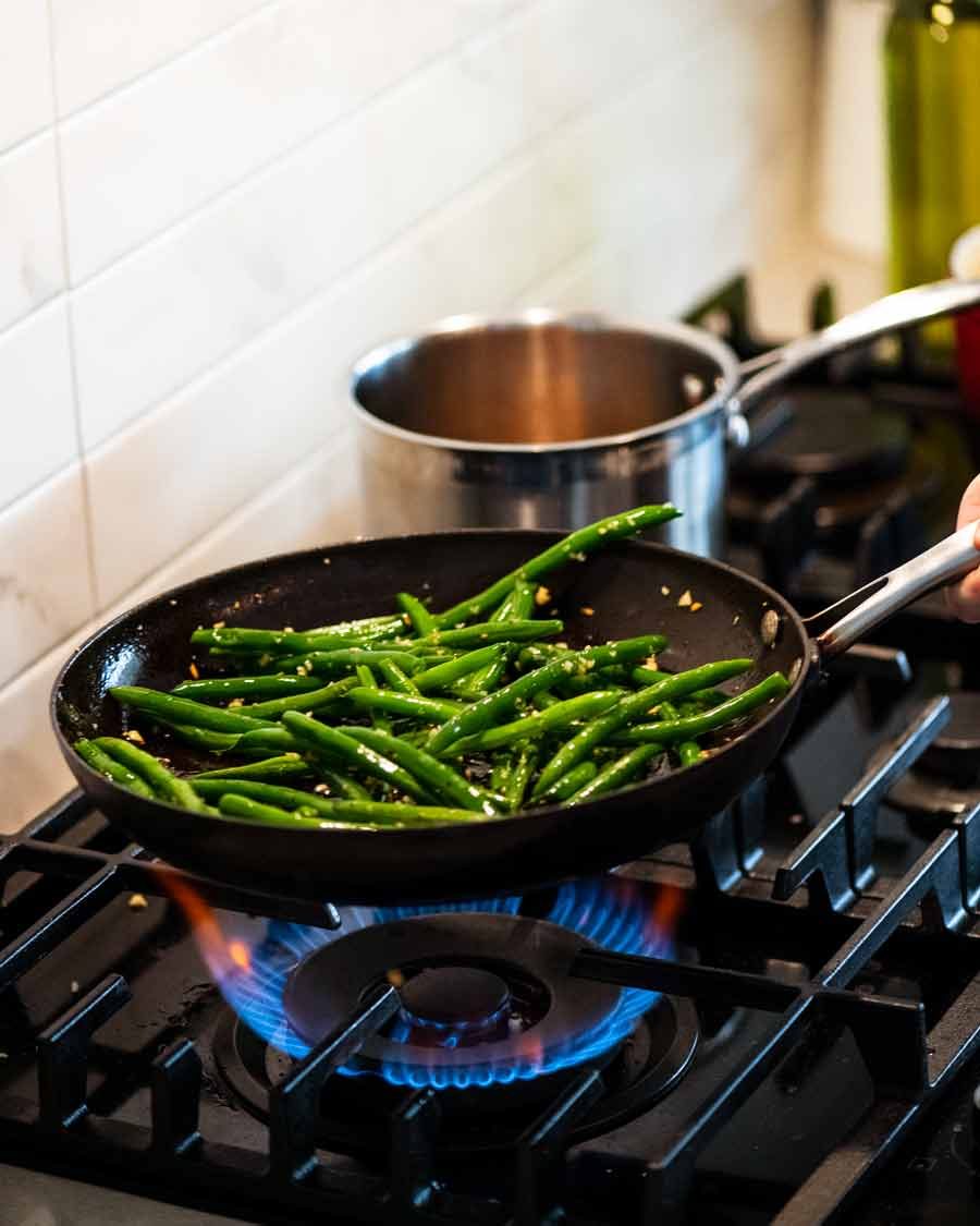 Cooking Garlic Sautéed Green Beans